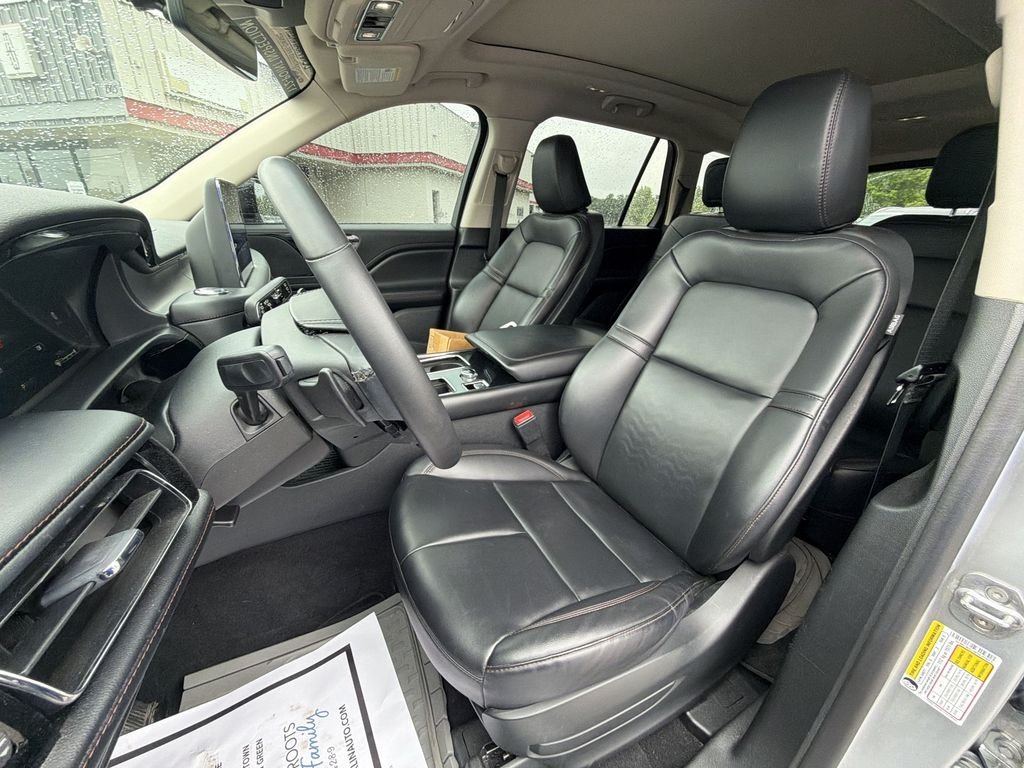 Used 2023 Silver Lincoln Standard image 11