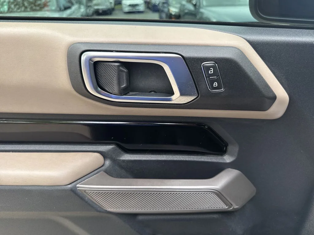 Used 2022 Black Ford Wildtrak image 20