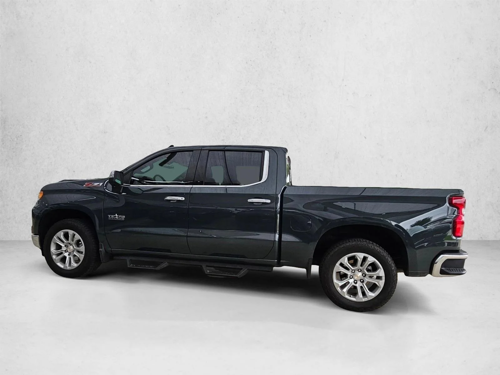 Used 2025 Cypress Gray Chevrolet LTZ image 8