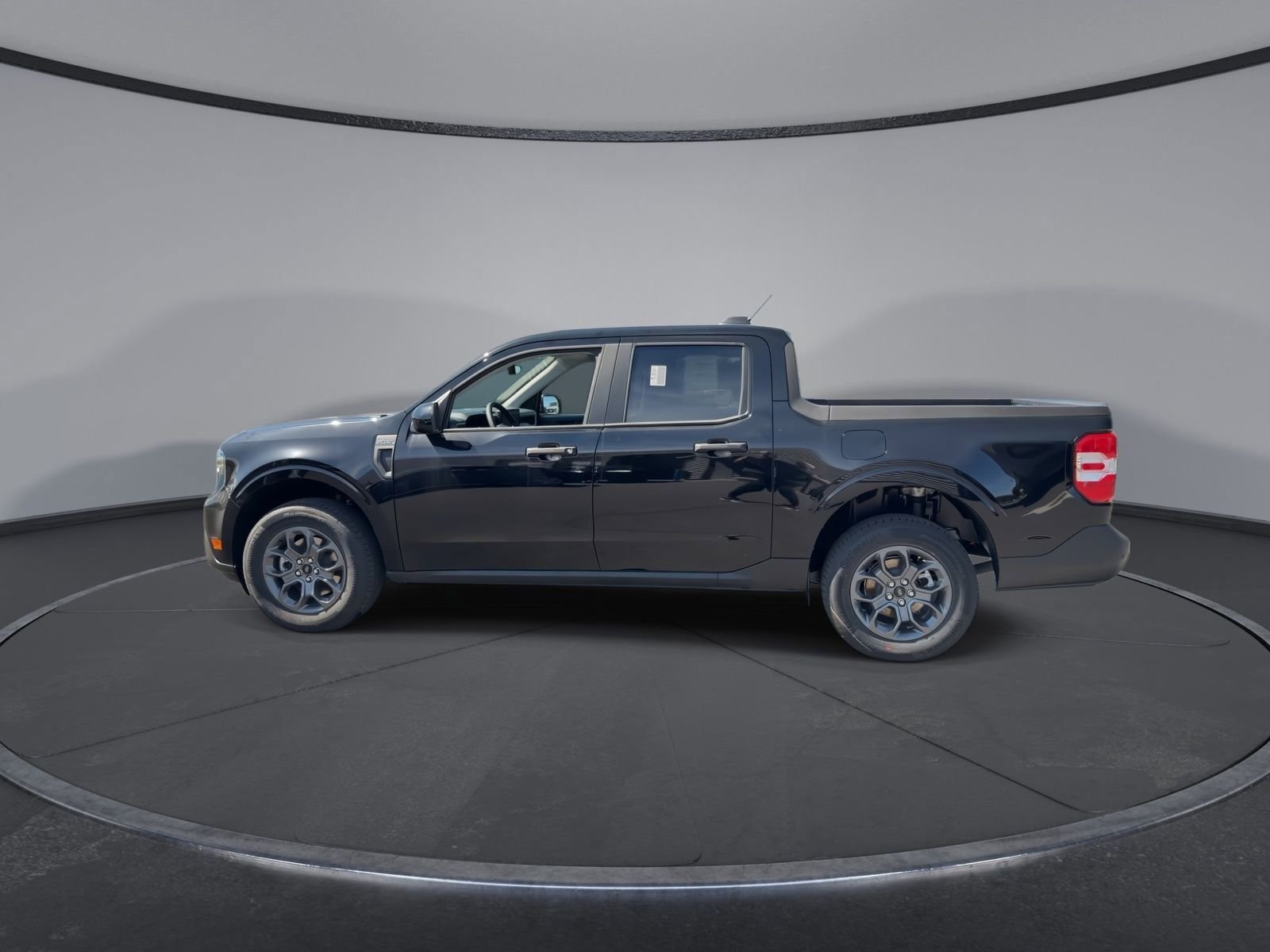 New 2026 Shadow Black Ford XLT image 5