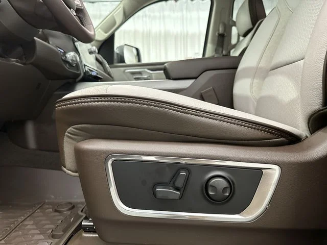 New 2026 Molten Red Pearl-Coat Exterior Paint RAM Laramie image 16