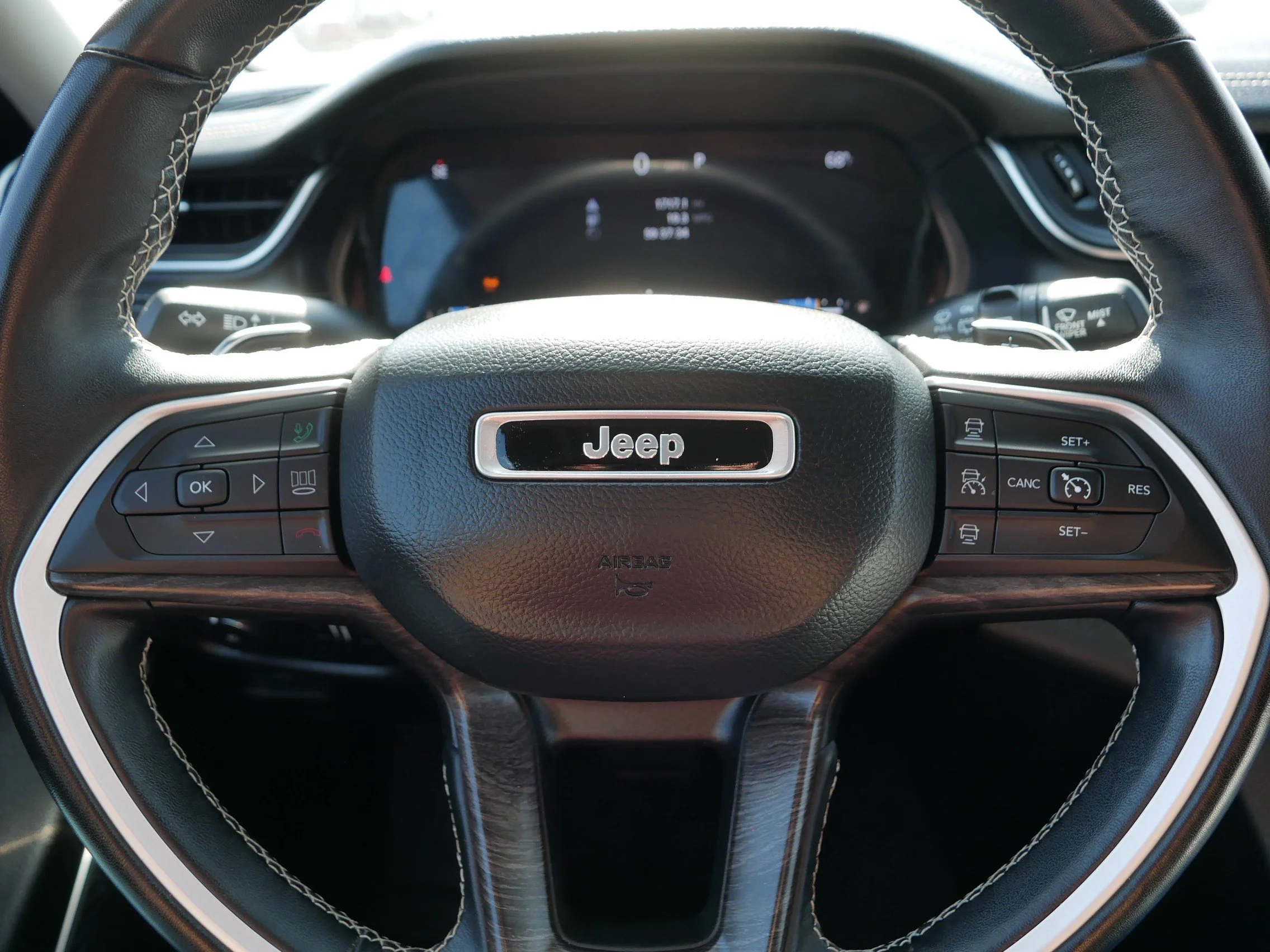 Used 2022 Silver Zynith Jeep Limited image 25