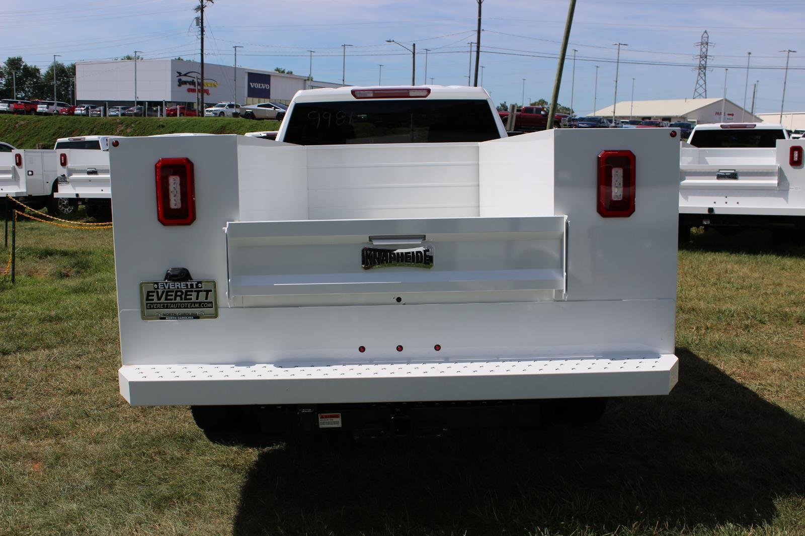 New 2026 Summit White Chevrolet Work Truck image 5