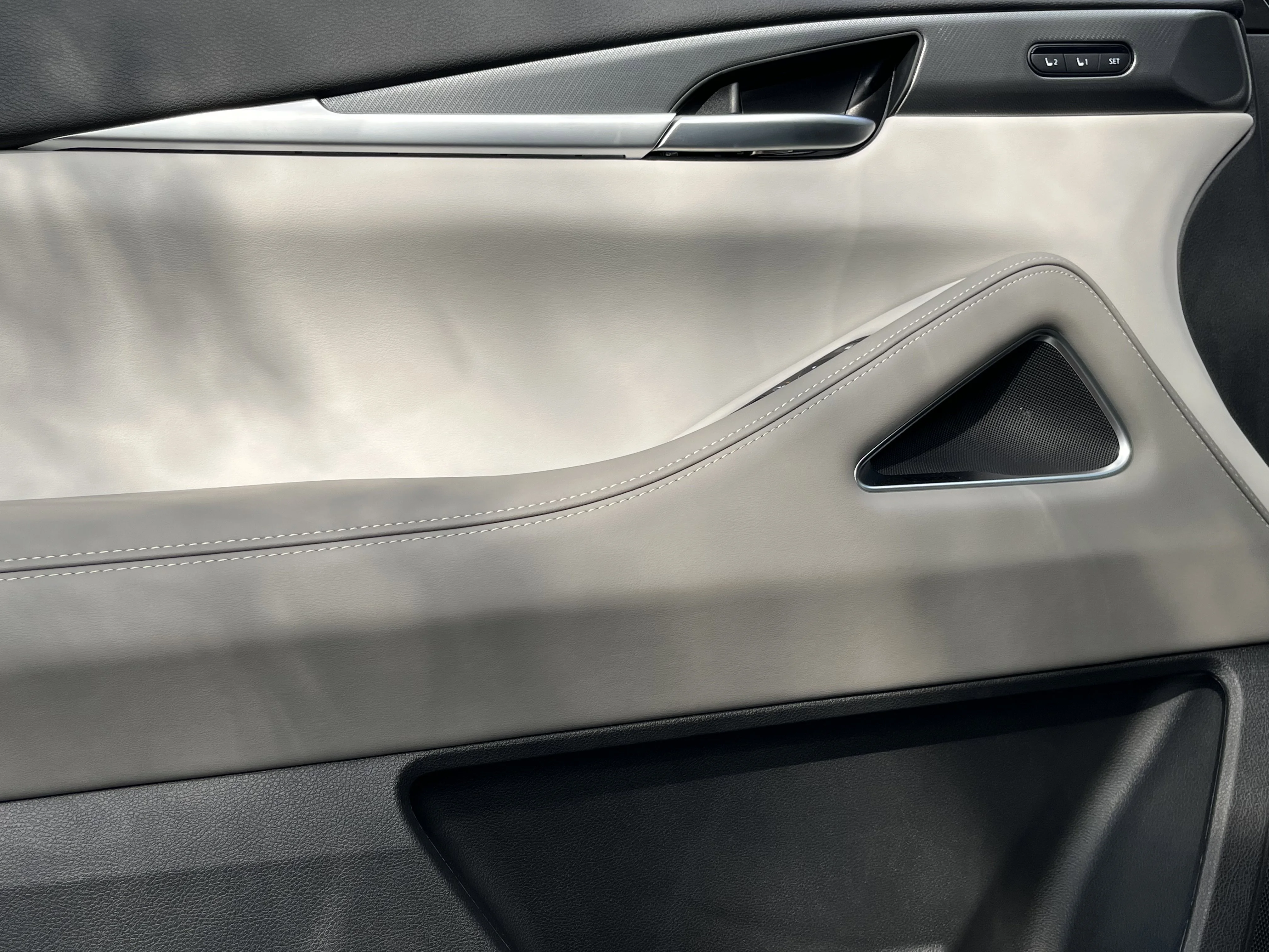 New 2027 Radiant White INFINITI LUXE image 11
