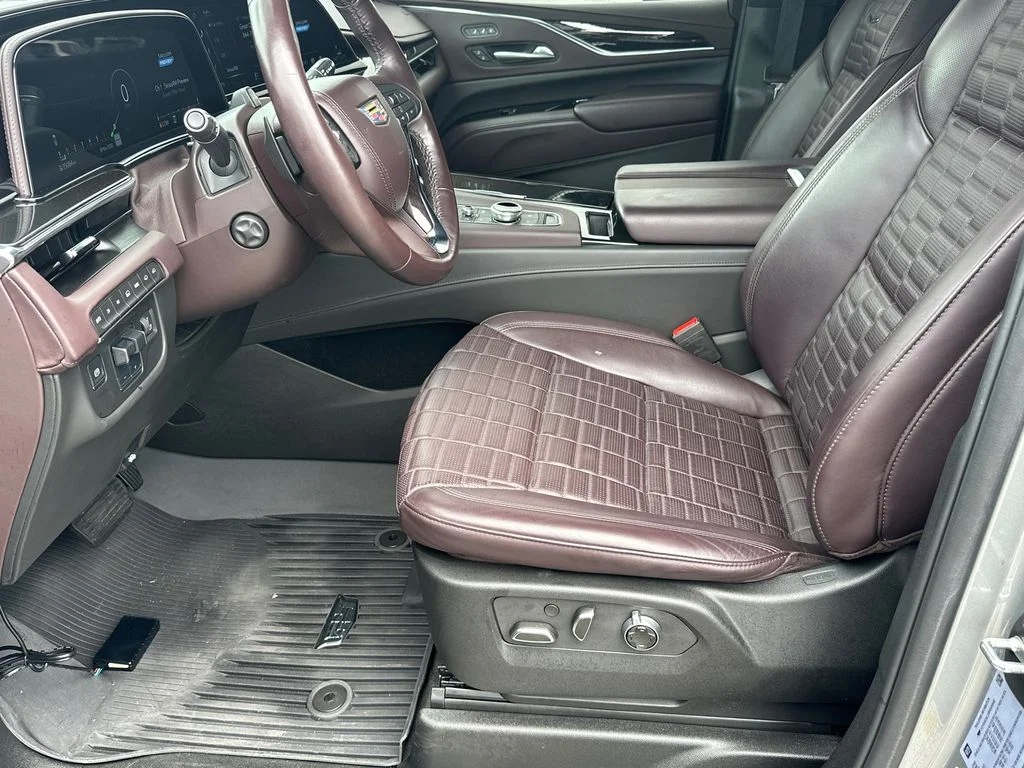 Used 2024 Silver Cadillac Sport Platinum image 9