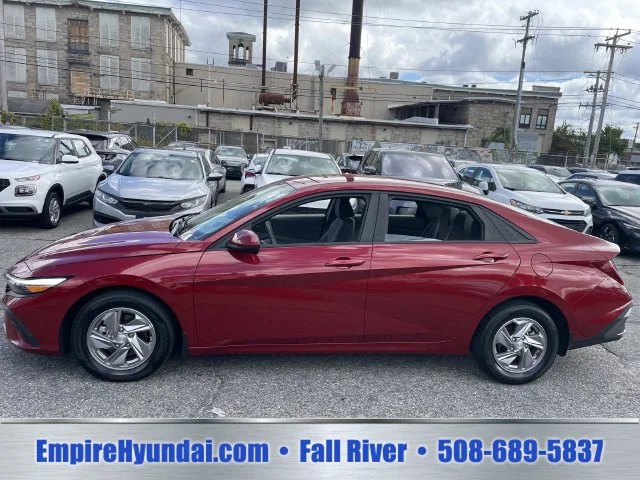Used 2024 Red Hyundai SE image 9