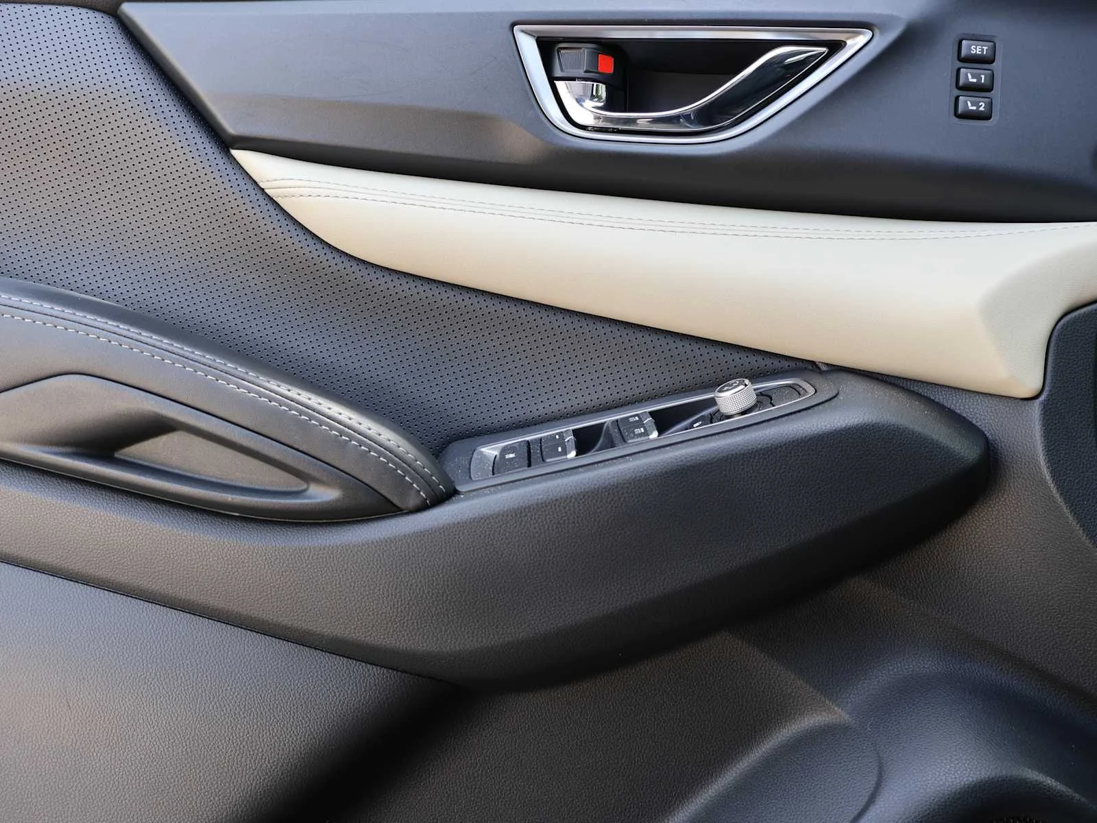 Used 2020 Ice Silver Metallic Subaru Limited image 16