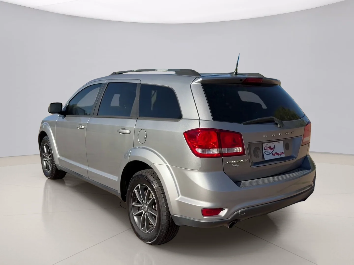 Used 2018 Silver Dodge SXT image 3