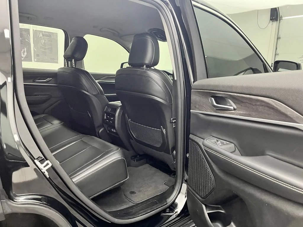 Used 2023 Black Jeep Limited image 34