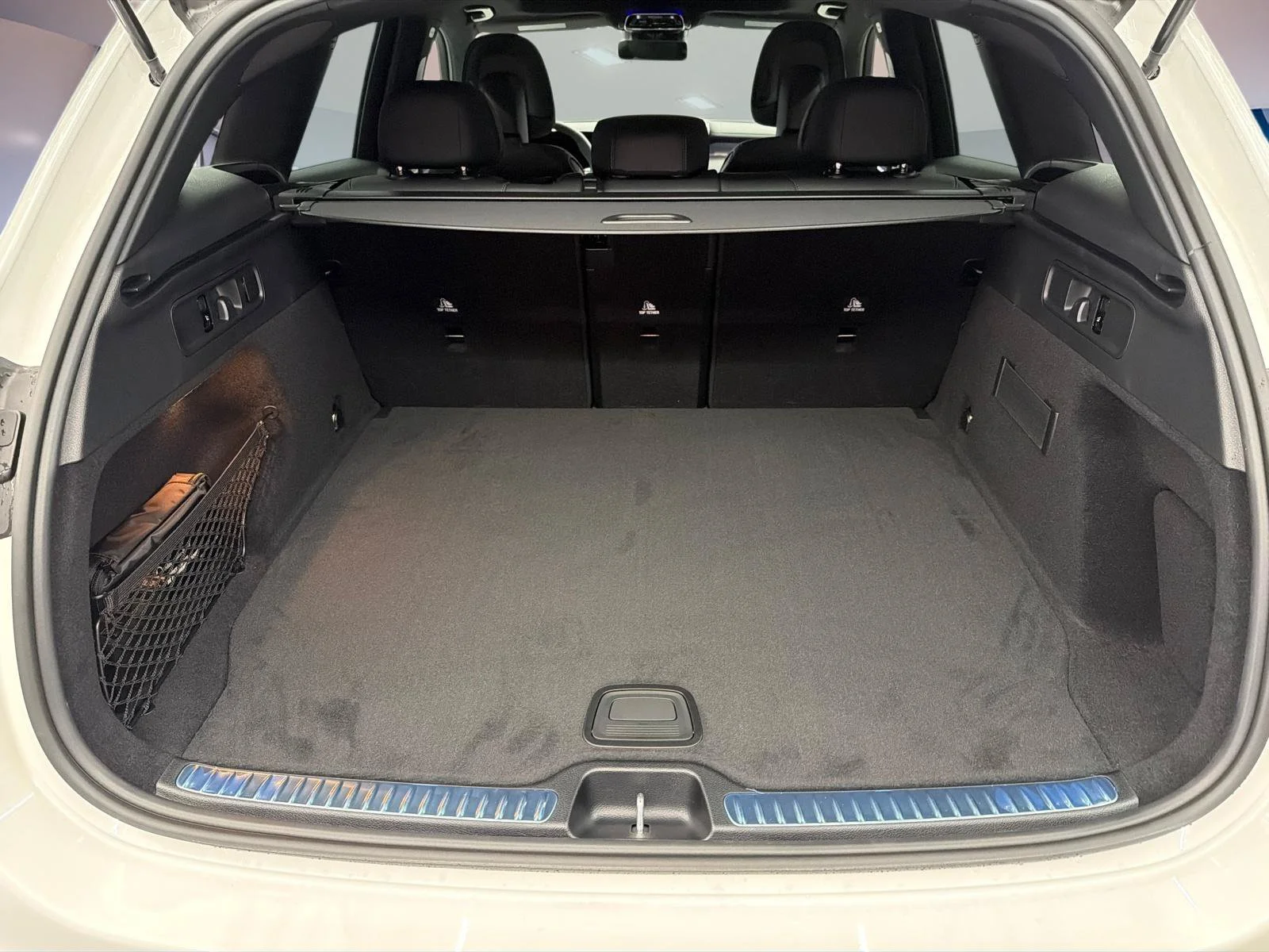 New 2027 White Mercedes-Benz GLC 300 image 10
