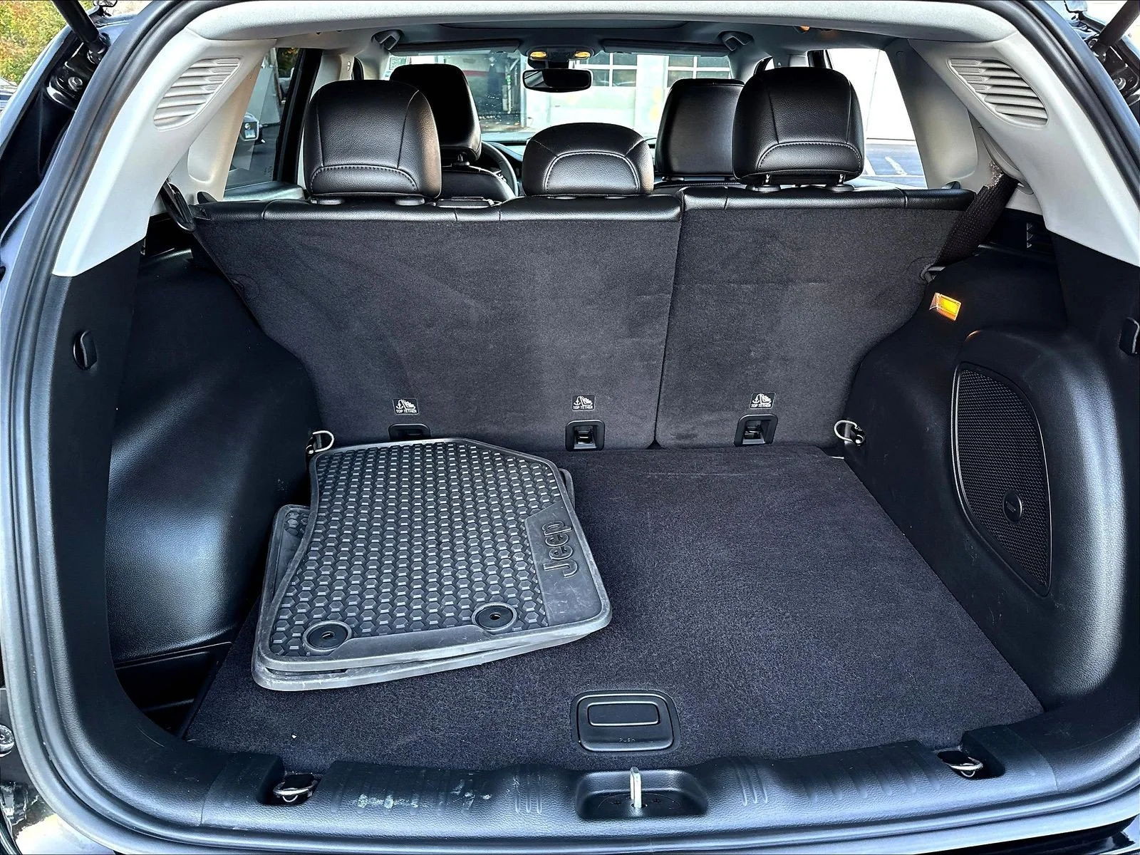 Used 2022 Diamond Black Jeep Trailhawk image 37