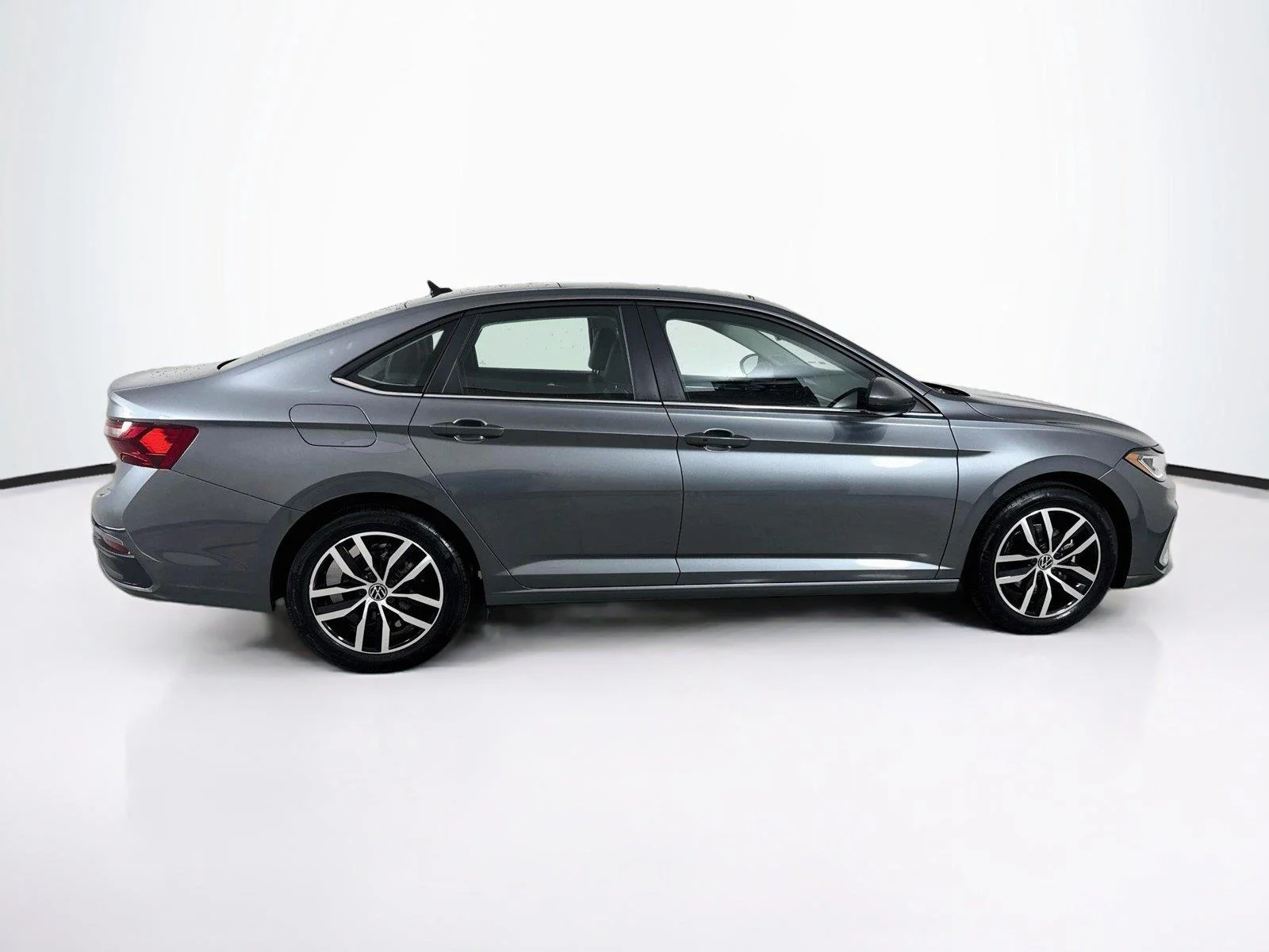 New 2027 GRAY Volkswagen SE image 8