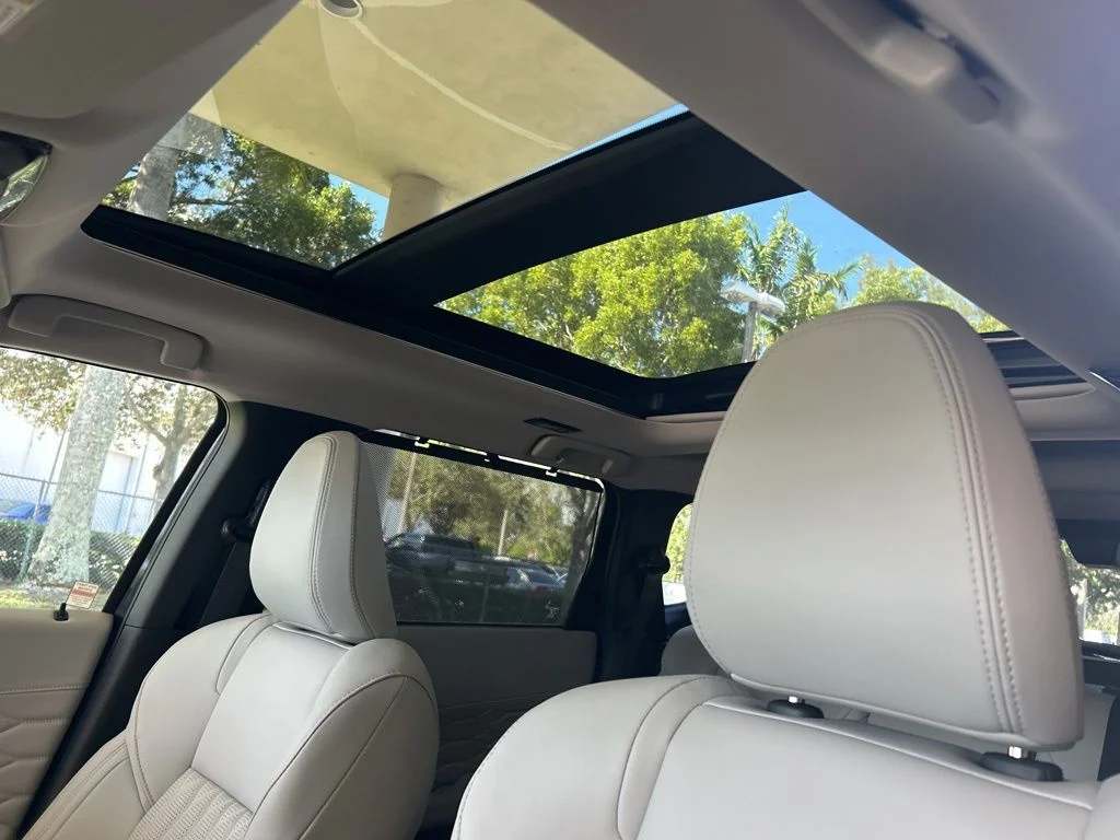 2025 Mitsubishi Outlander SEL Platinum Edition - Photo 18