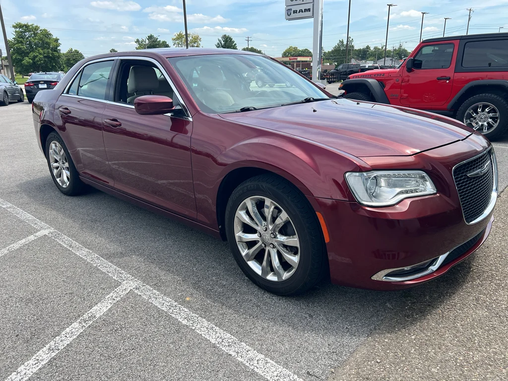 Used 2015 Velvet Red Pearlcoat Chrysler Limited image 10