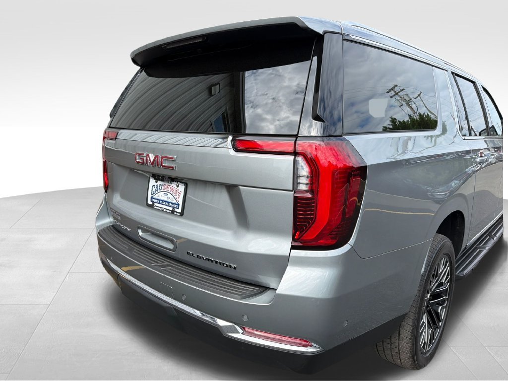 Used 2025 Sterling Metallic GMC Elevation image 41