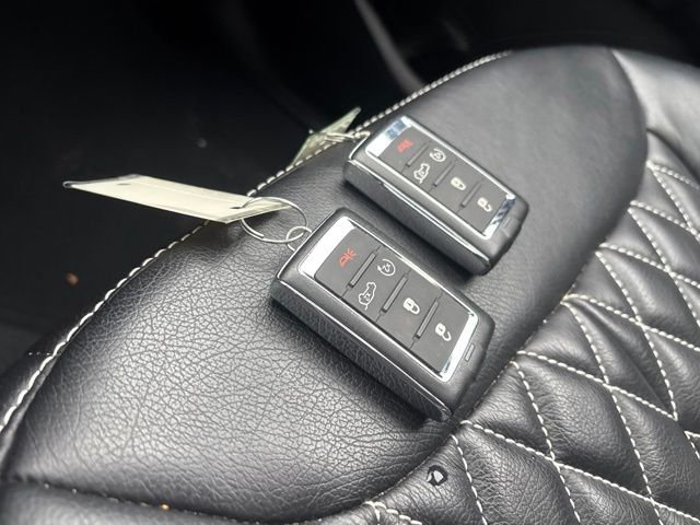 Used 2023 Black Jeep Laredo image 22