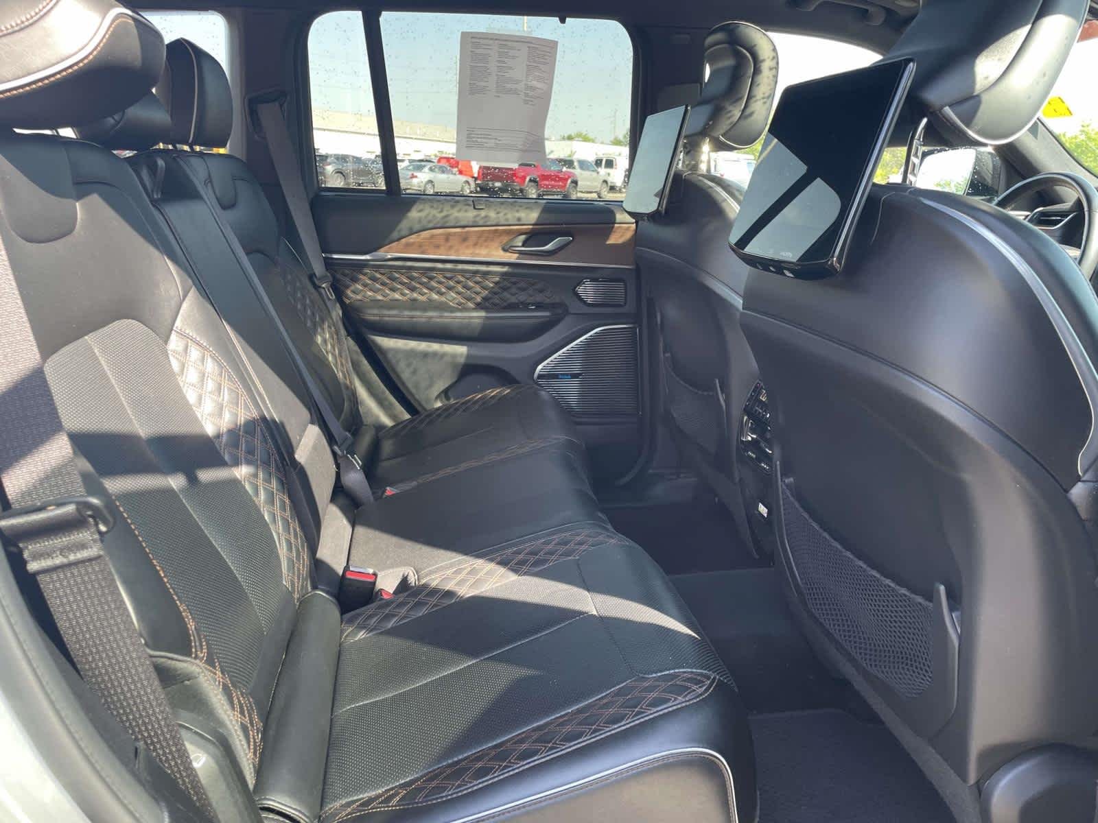 Used 2023 Silver Jeep Summit 4x4 image 22