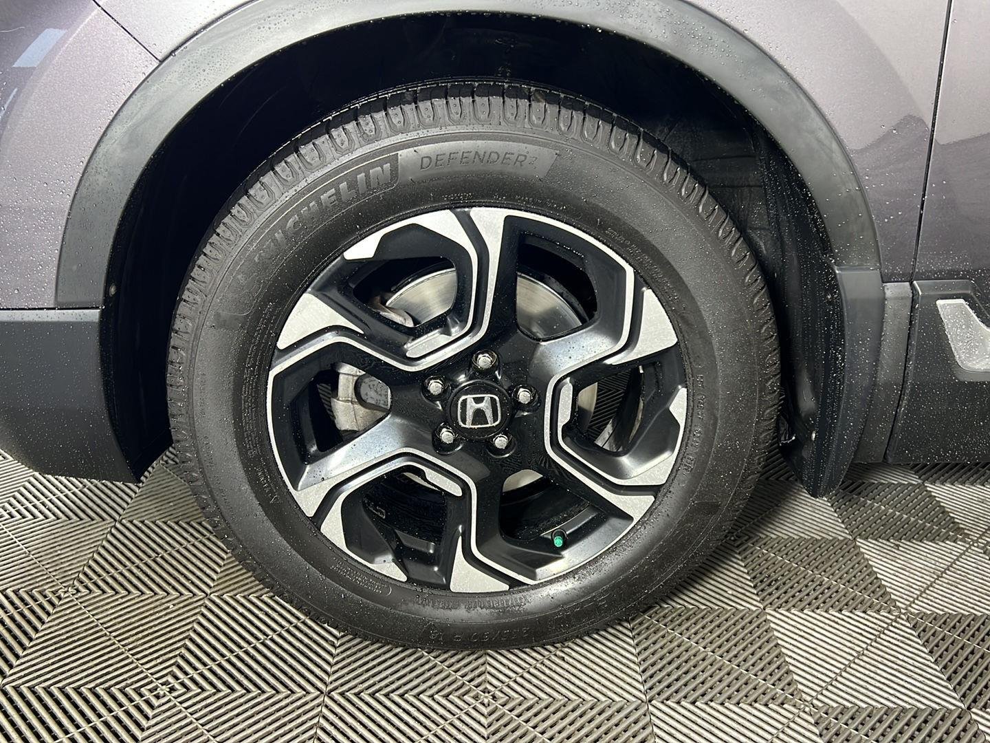 Used 2018 Modern Steel Metallic Honda Touring image 14
