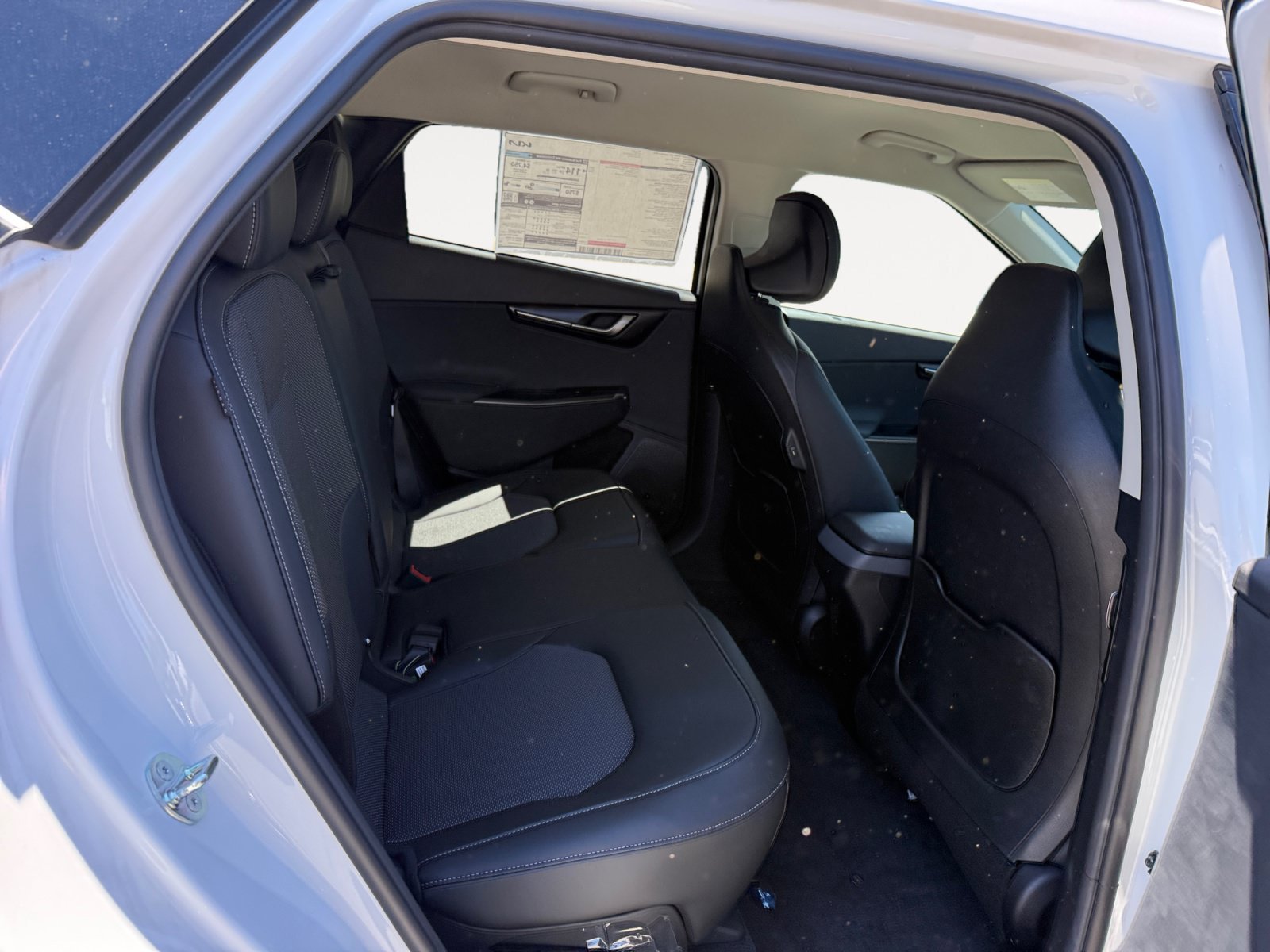 New 2026 Glacial White Pearl Kia LIGHT image 18