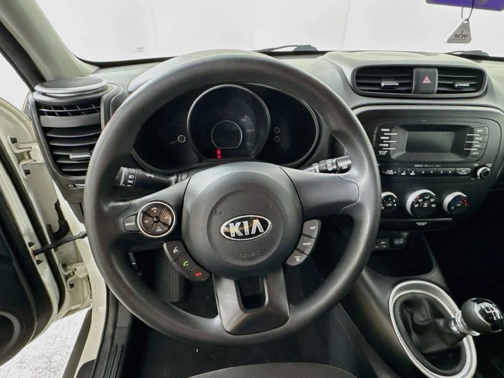 Used 2016 White Kia Base image 11