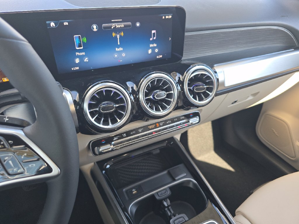 New 2026 Night Black Mercedes-Benz GLB 250 image 33