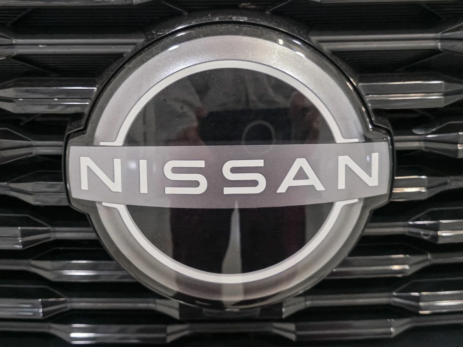 Used 2023 Red Nissan SV image 13