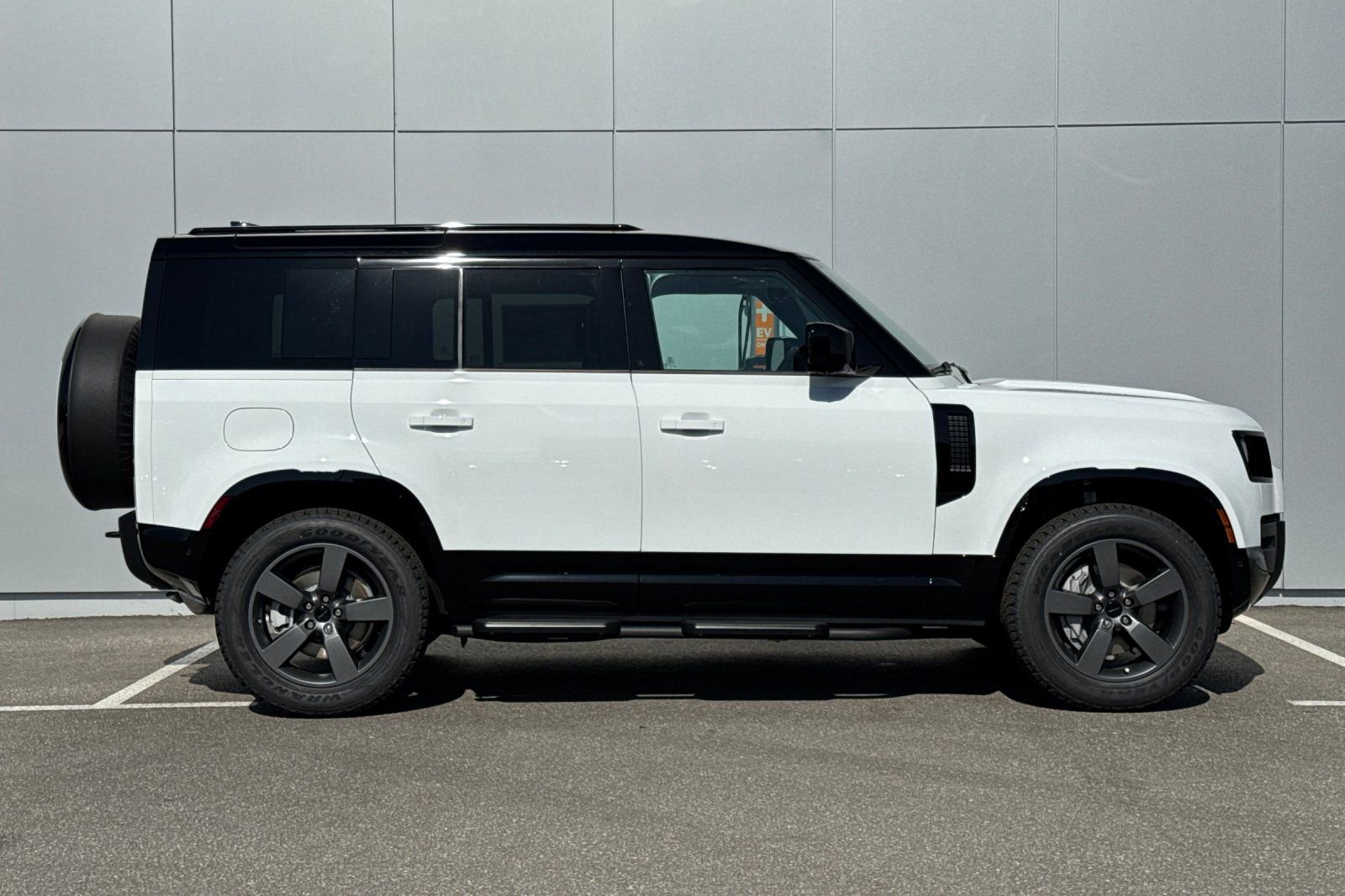 New 2026 Fuji White Land Rover X-Dynamic SE image 6