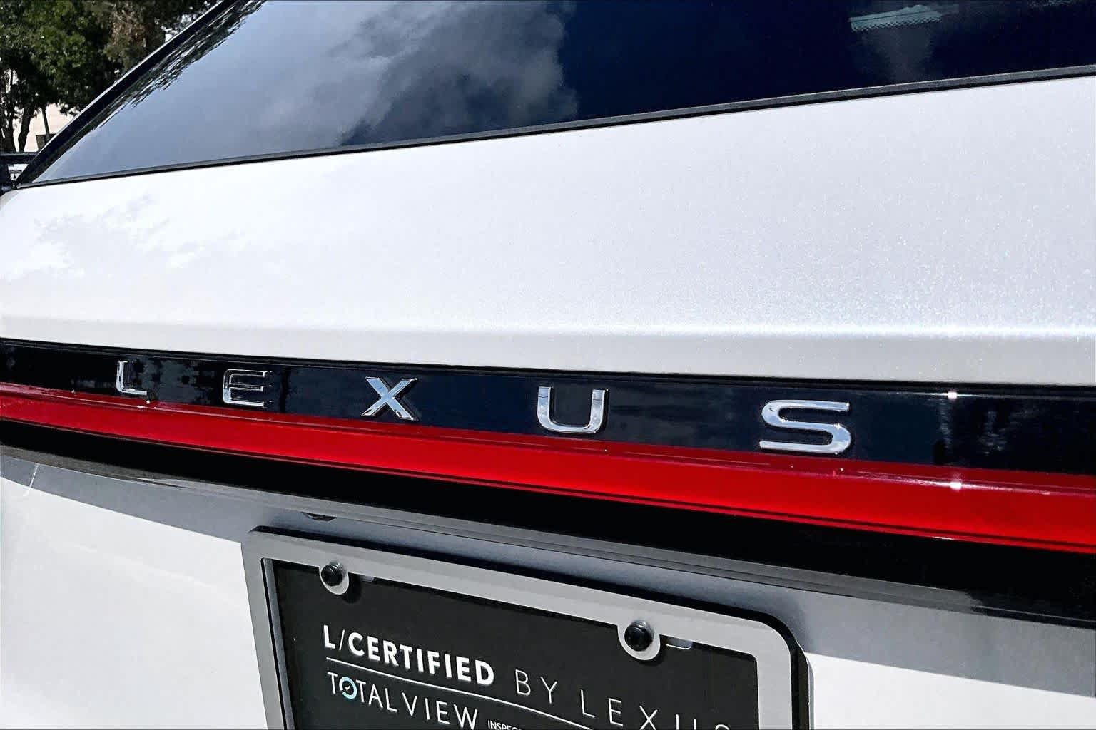 Used 2025 Eminent White Pearl Lexus Premium Plus image 31