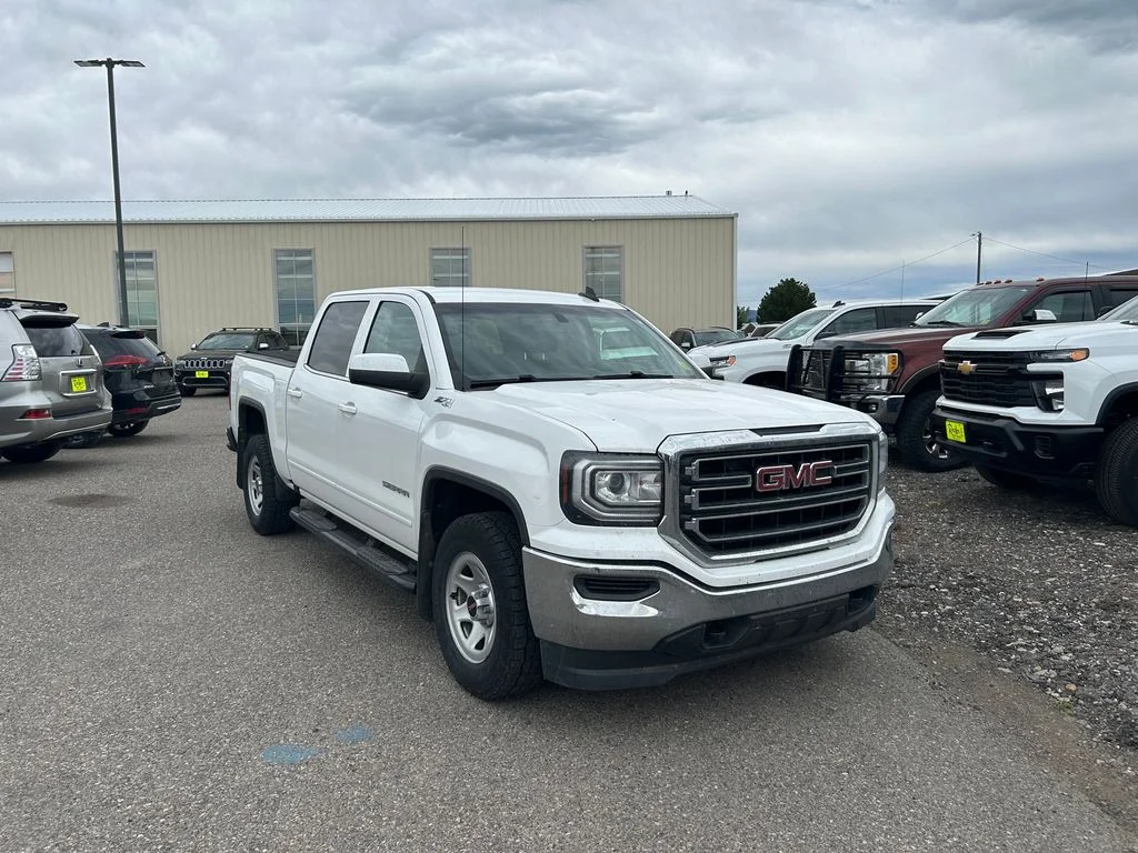 2018 GMC Sierra 4WD Crew Cab Short Box SLE's photo