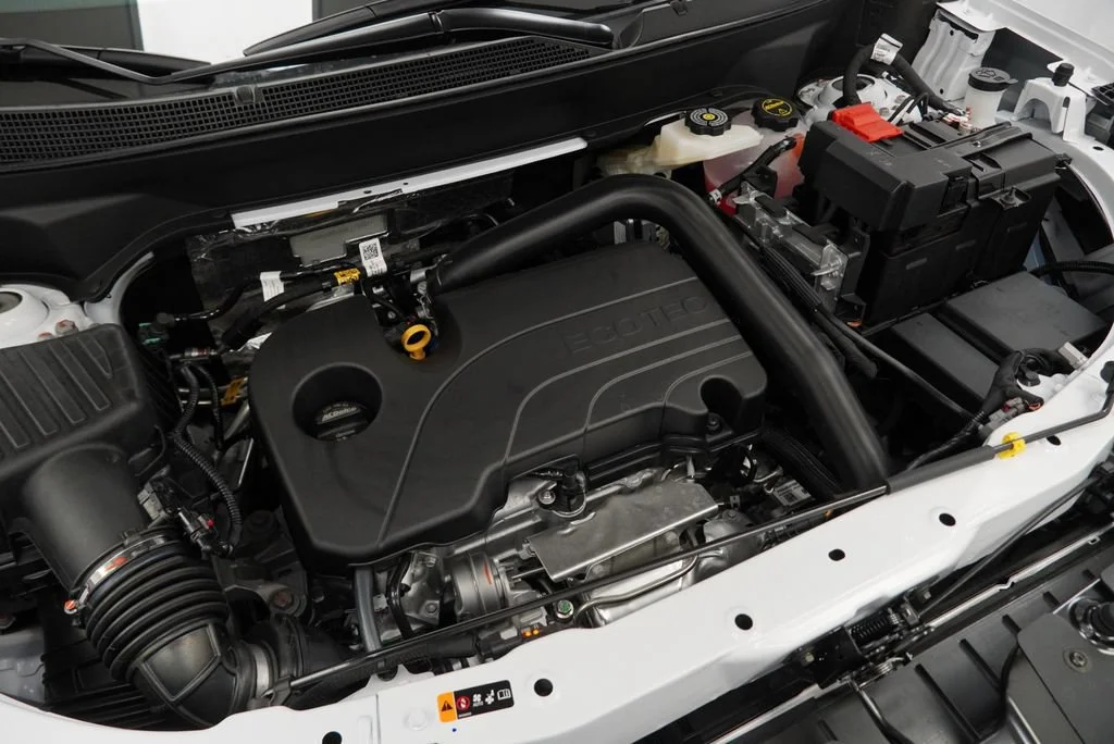 New 2027 Summit White Chevrolet LT image 40