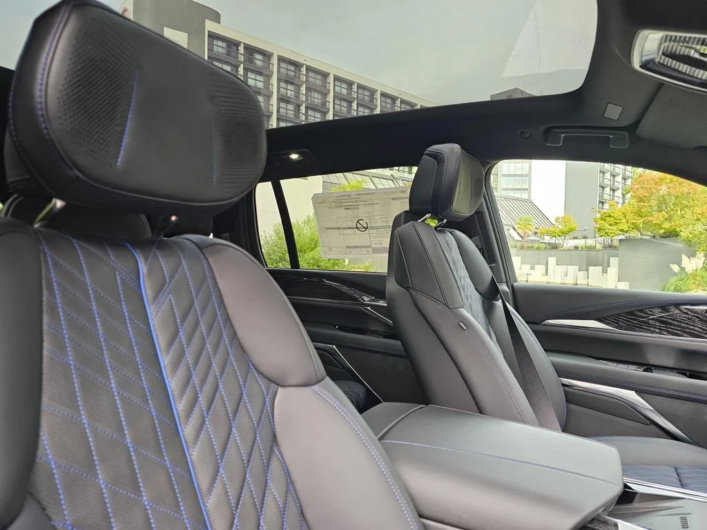 2026 Cadillac Escalade IQ Luxury - Photo 10