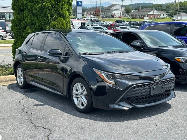 Used 2019 Midnight Black Metallic Toyota SE image 3