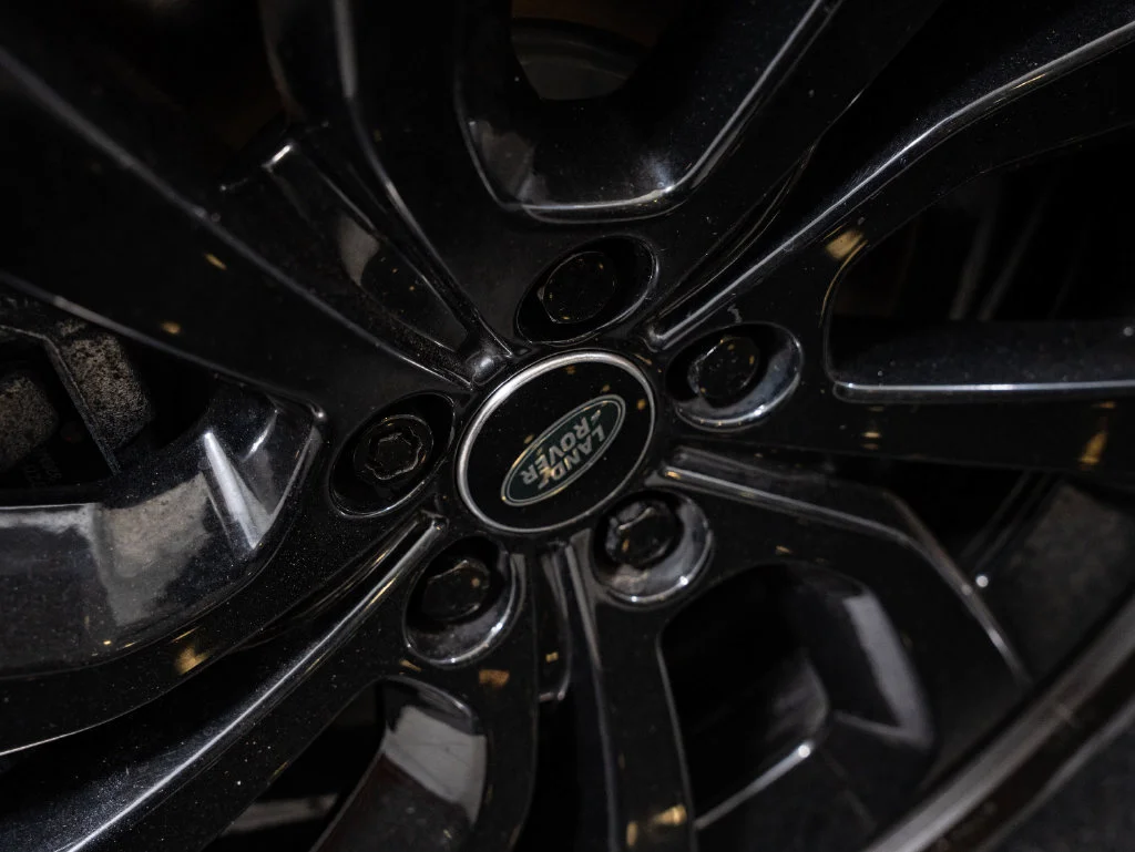 Used 2023 Fuji White Land Rover SE R-Dynamic image 8