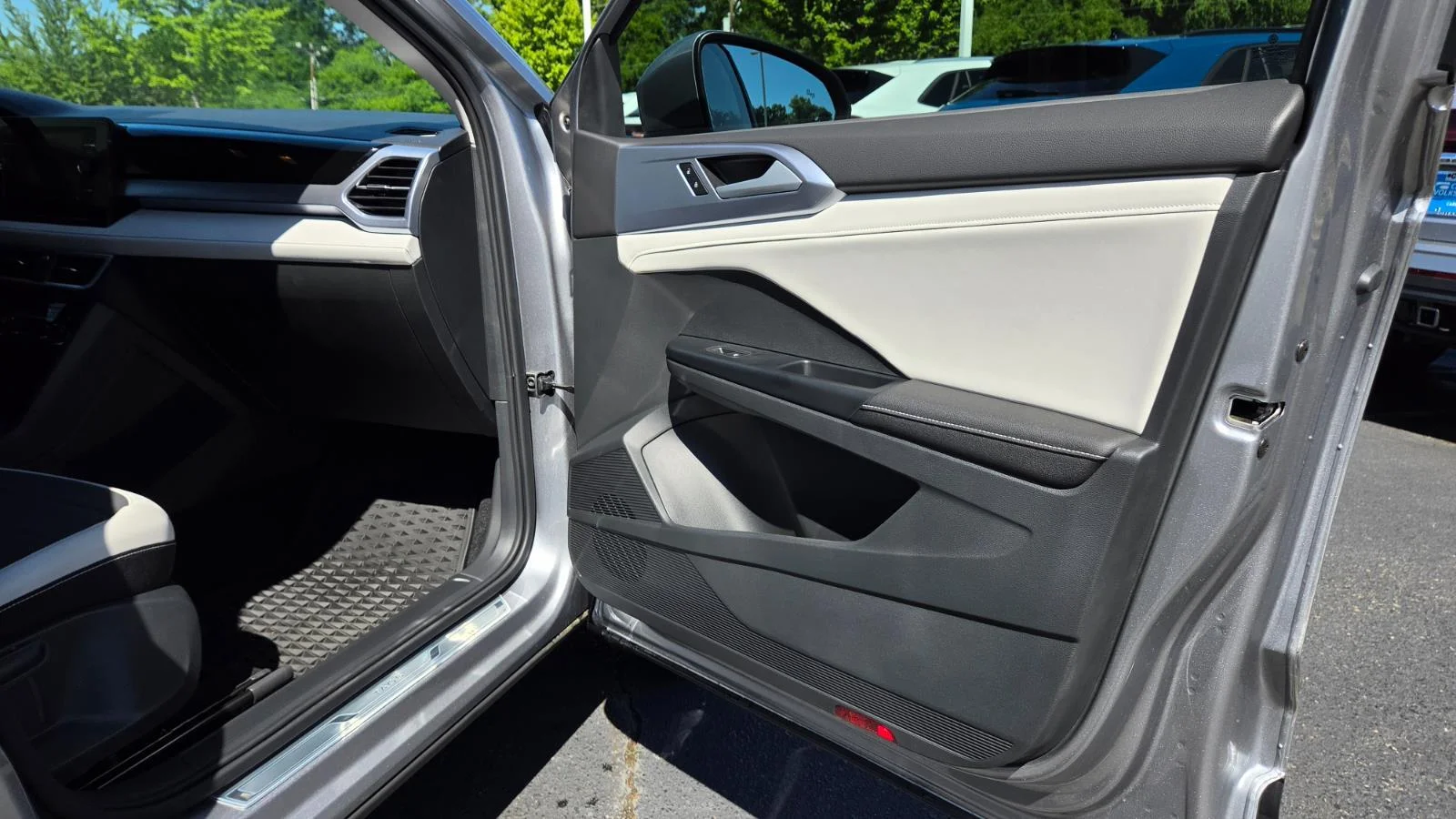 2025 Volkswagen Taos SE - Photo 48
