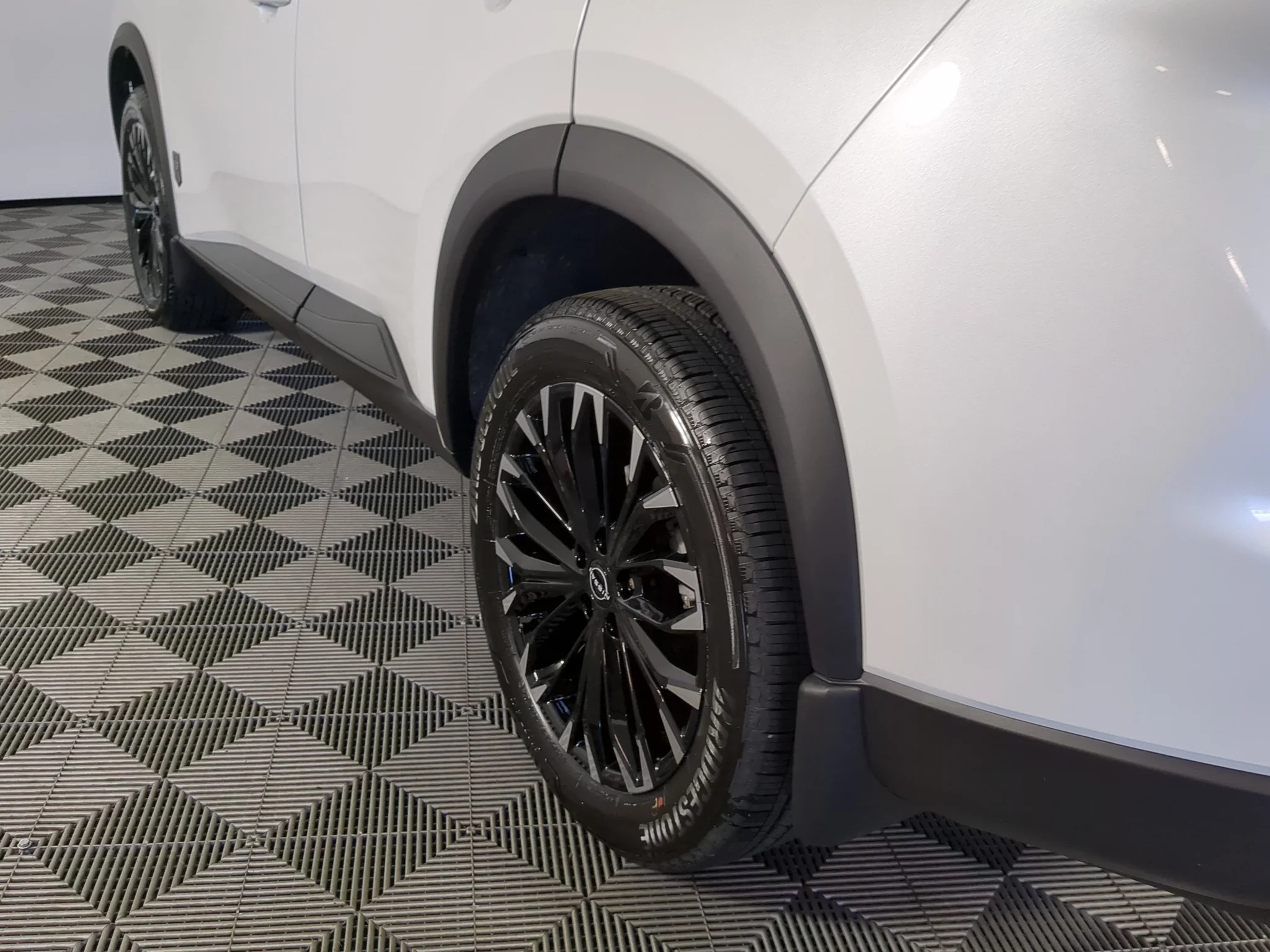New 2027 Everest White Pearl Tricoat Nissan SV image 5