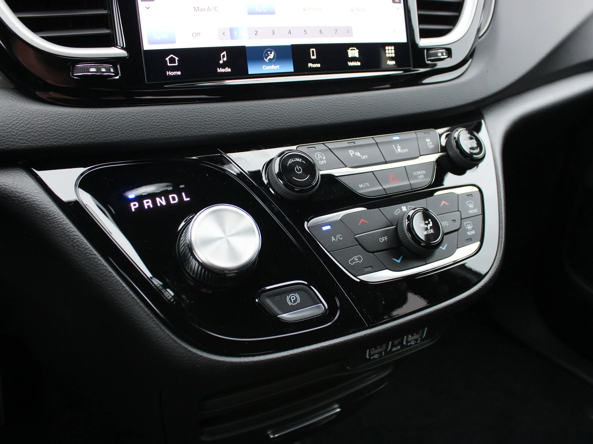 Used 2025 Black Chrysler SXT*, Heated Leather, Remote Start, Apple CarPlay image 22