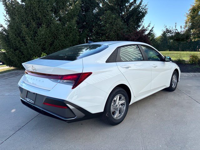 New 2026 Serenity White Hyundai SE image 5