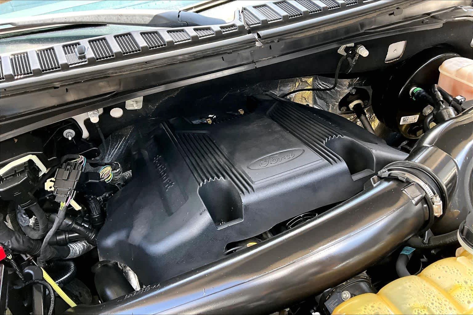 Used 2018 White Platinum Metallic Tri-Coat Ford XLT image 33