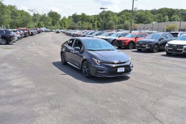 Used 2024  Toyota SE image 11