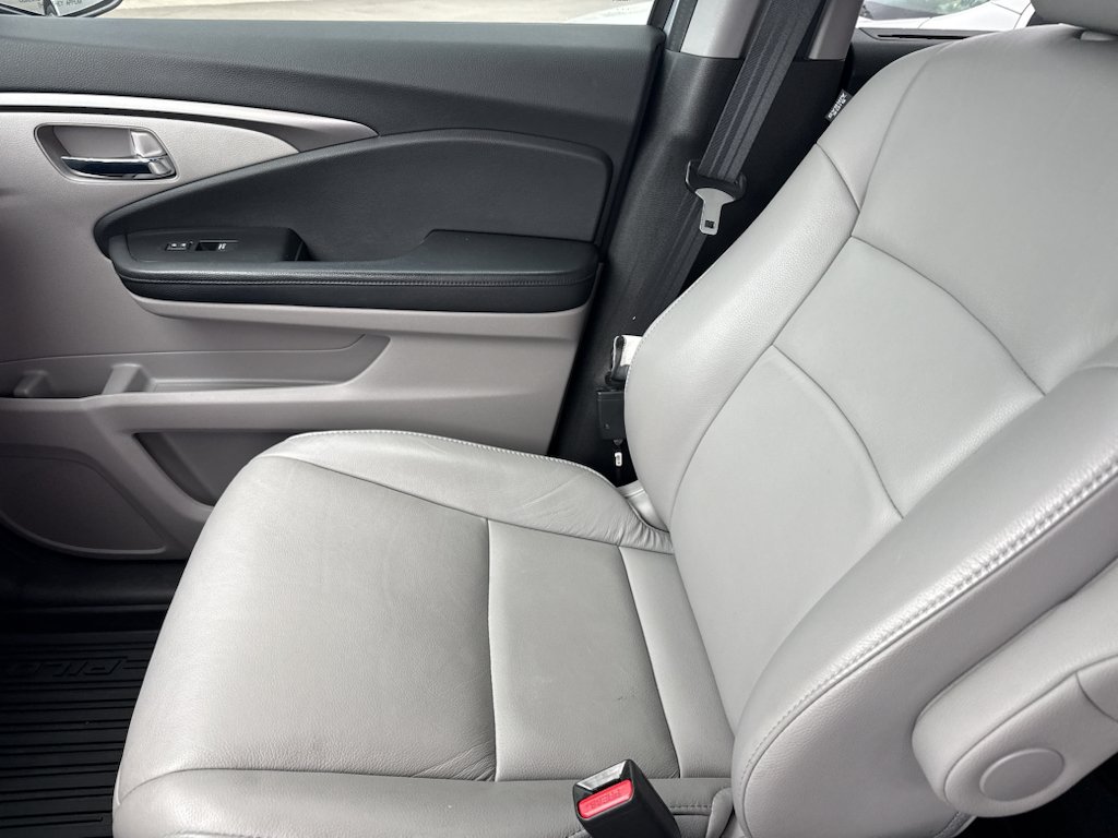 Used 2019 Lunar Silver Metallic Honda EX-L image 5