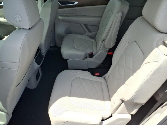 New 2026 Avocado Green Pearl Volkswagen SE w/Technology 4M image 13