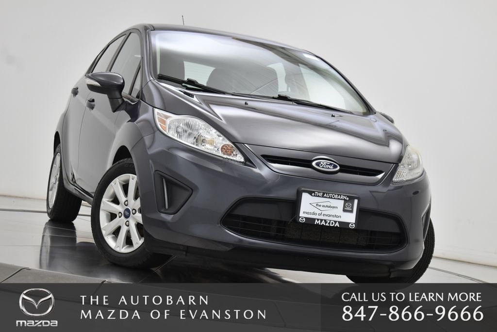 Used 2013 Gray Metallic Ford SE image 3