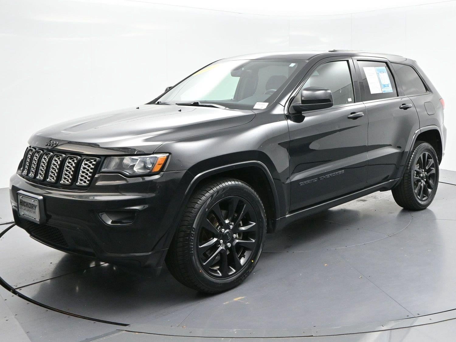 Used 2017 Diamond Black Crystal Pearlcoat Jeep Altitude image 3