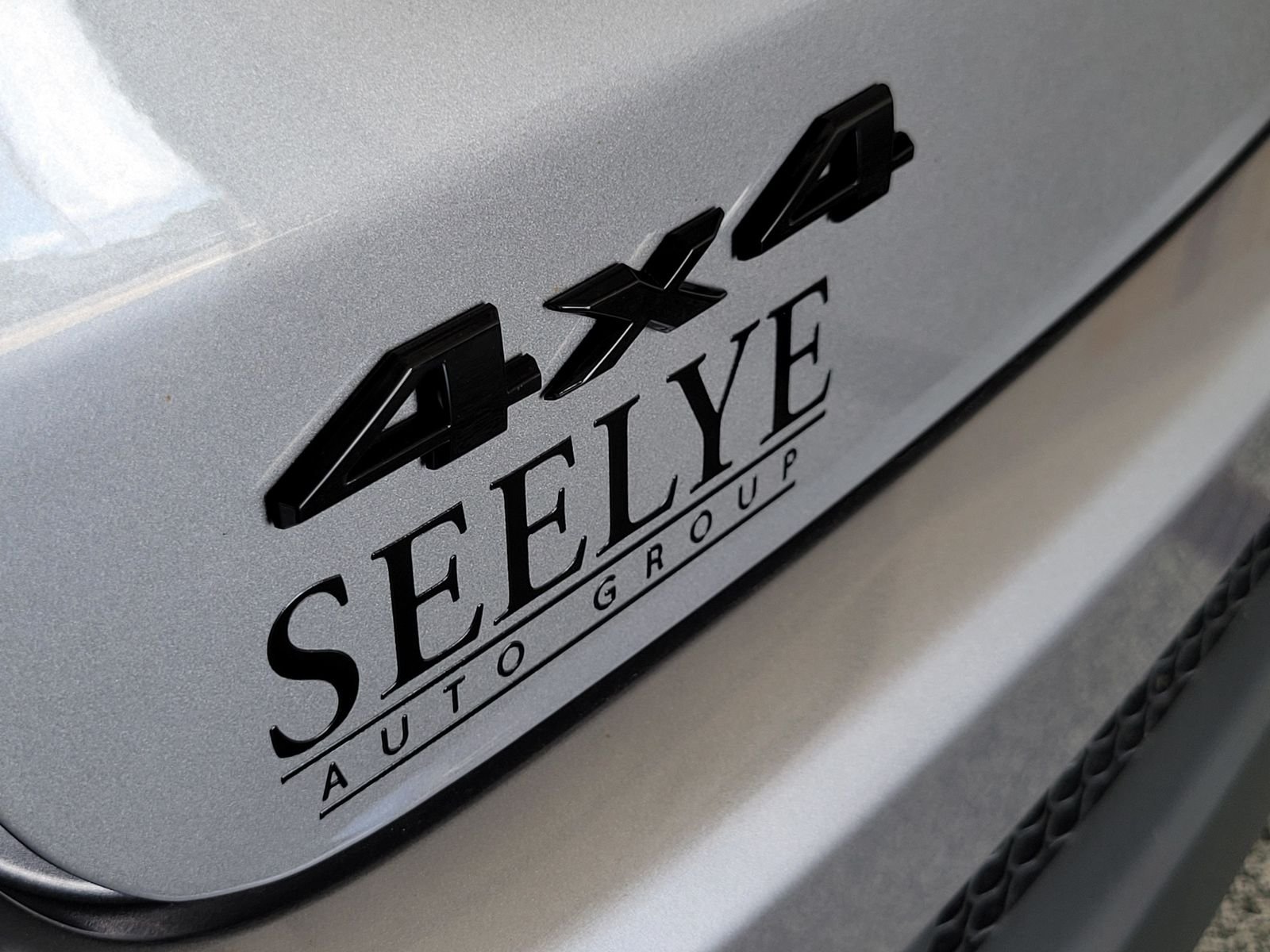 Used 2019 Silver Jeep Limited image 34