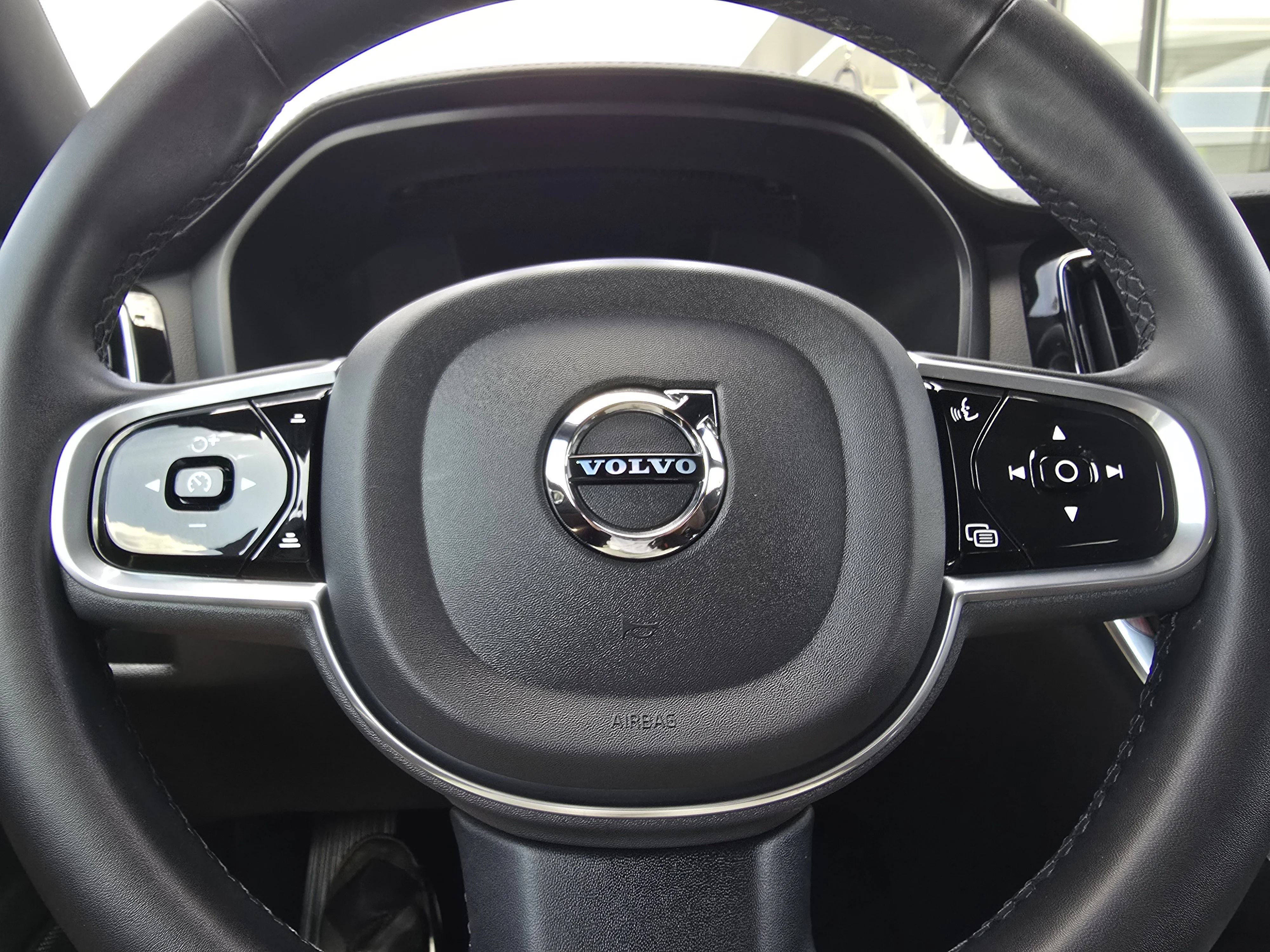 Used 2023 Thunder Grey Metallic Volvo Ultimate image 25