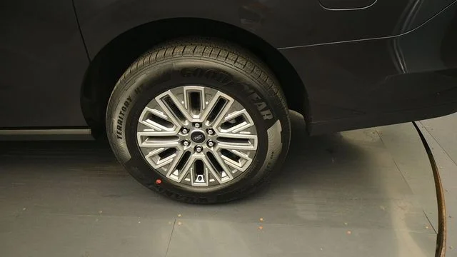 New 2027 Dark Matter Gray Metallic Ford MAX Platinum image 9