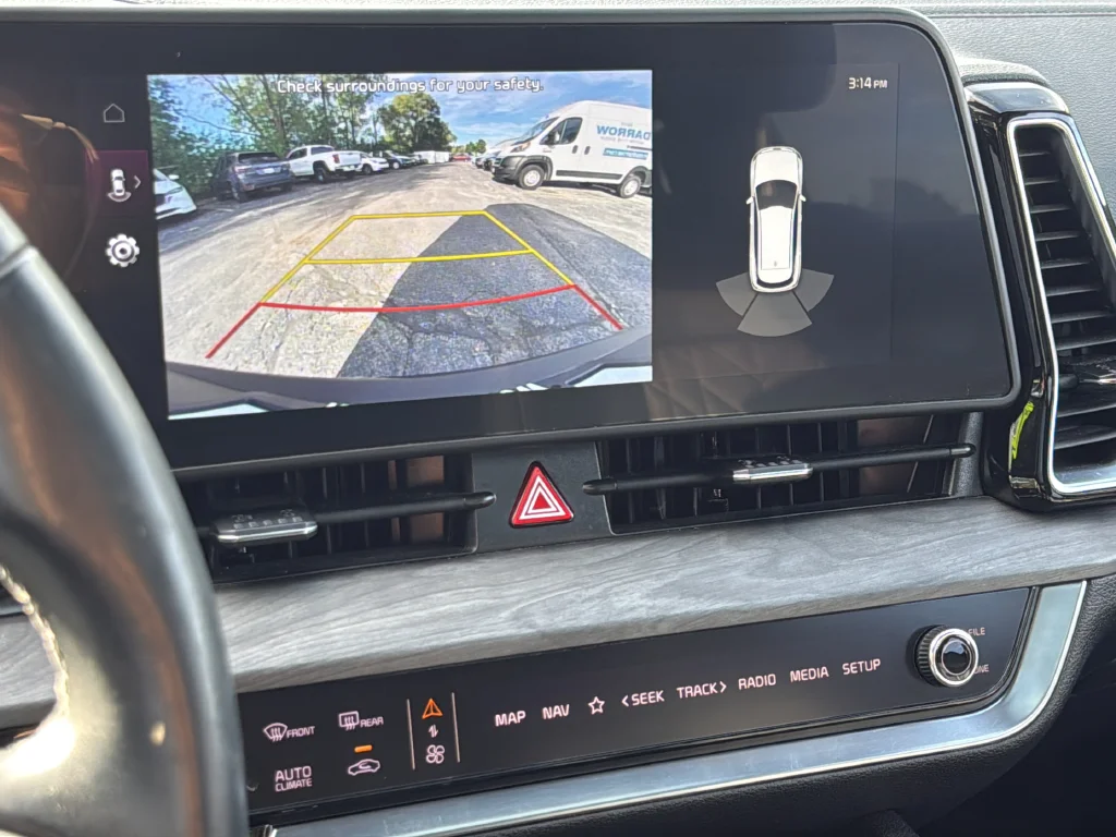 Used 2025 White Kia X-Line image 14