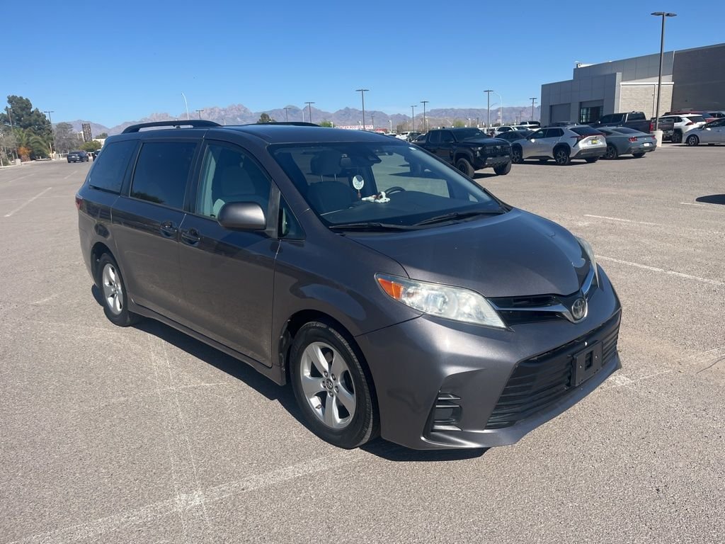 2019 Toyota Sienna LE V6 7-Passenger Access Seat's photo