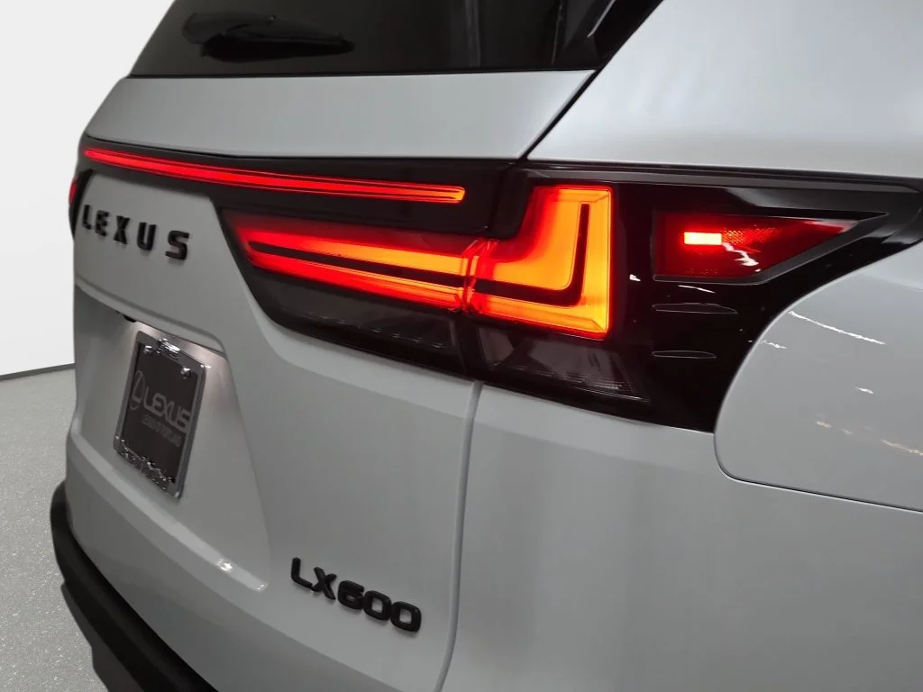 New 2026 Eminent White Pearl Lexus LUXURY image 32