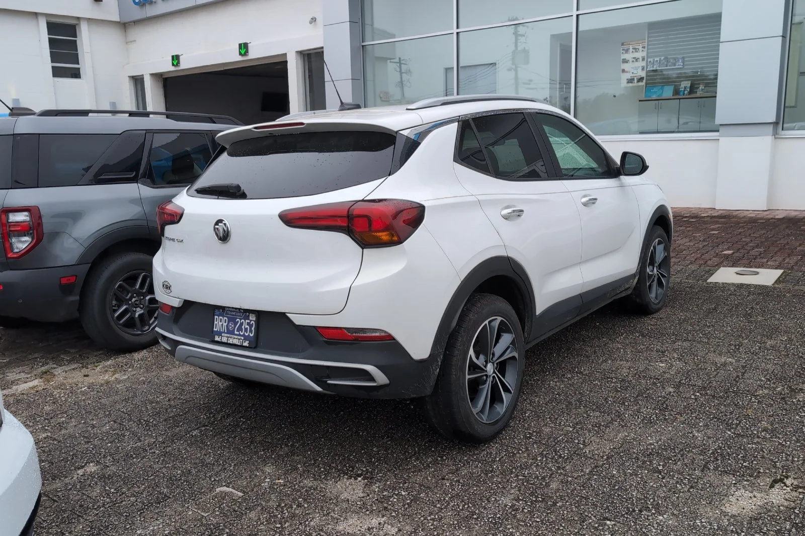 Used 2022 SUMMIT WHITE Buick Select image 6